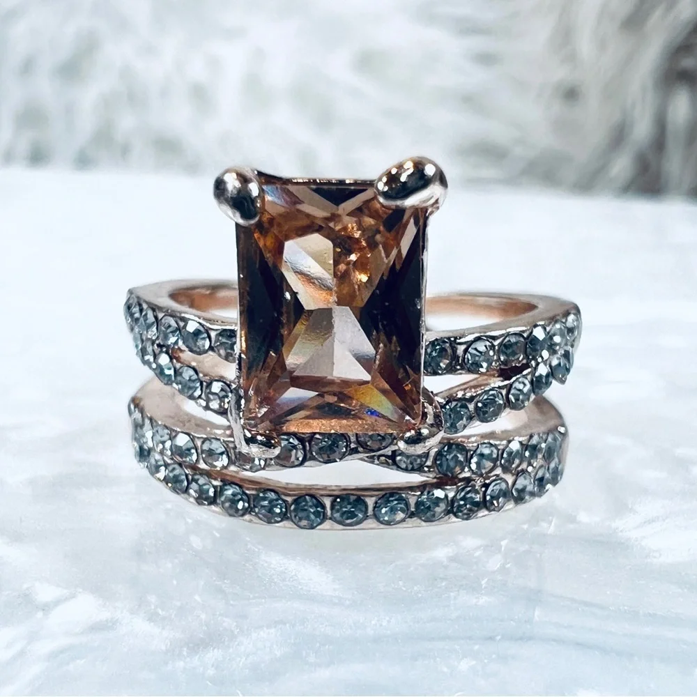 Beautiful rose gold clear and Amber tone bling crisscross size 5 statement ring